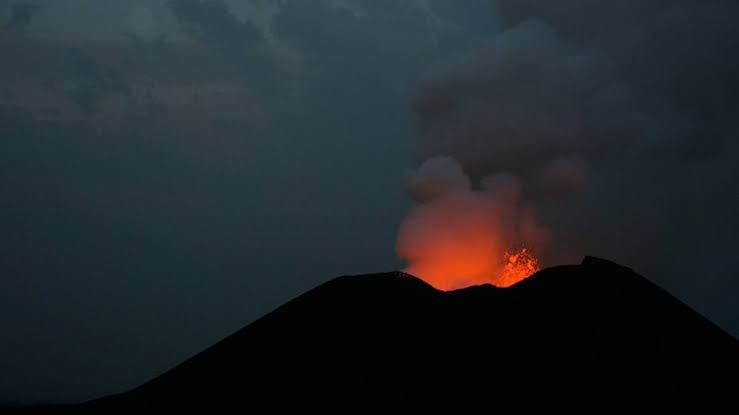 Nord-Kivu : Le Volcan Nyamulagira en éruption vers les Virunga