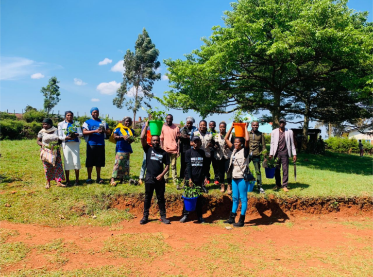 Sud-Kivu : la jeunesse se lève pour la planète, « l’arbre n’est pas un ennemi, les plastiques nous étouffent »