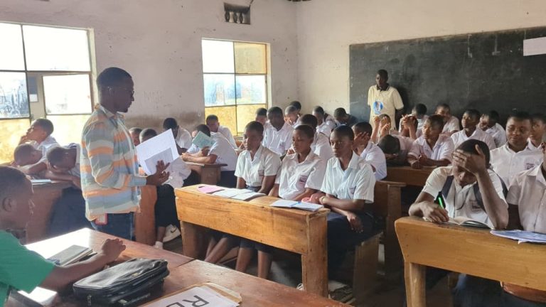 Goma: les élèves de l&rsquo; Institut Mont Carmel initiés au recyclage des déchets pour sauver le climat