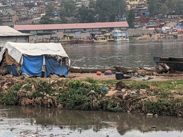 Bukavu : une bombe sanitaire menace les consommateurs au marché Beach Muhanzi